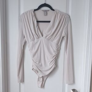 H&M Cream Long-Sleeve V-Neck Ruched Bodysuit